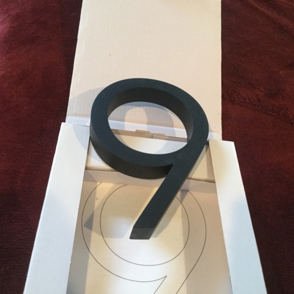 Design within Reach house number 6 -9 - Picture 4 of 5